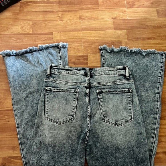 Distressed Women's Jeans - Picture 6 of 7